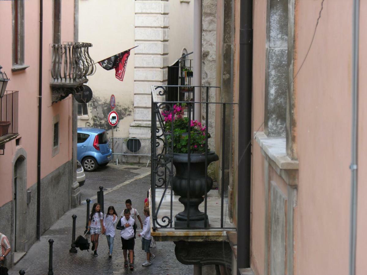 Palazzo Salini - Appartamento Familiare Sulmona Chambre photo